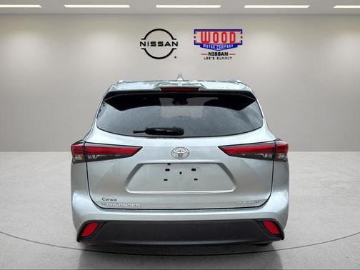 Celestial Silver Metallic 2023 Toyota Highlander XLE
