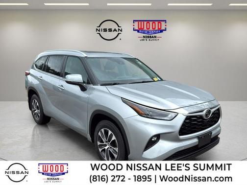 Celestial Silver Metallic 2023 Toyota Highlander XLE