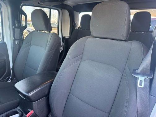 2023 Jeep Gladiator Sport