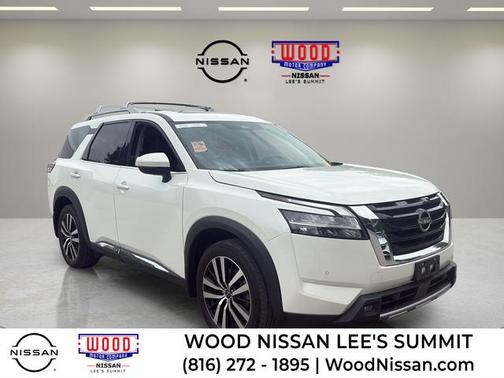 White 2023 Nissan Pathfinder Platinum