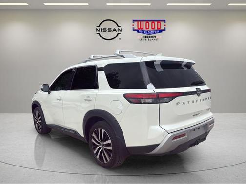White 2023 Nissan Pathfinder Platinum