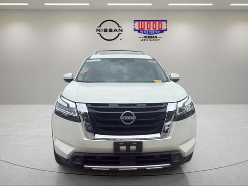 White 2023 Nissan Pathfinder Platinum
