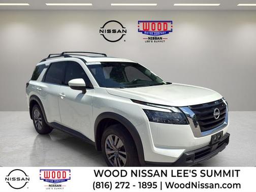 White 2023 Nissan Pathfinder SV