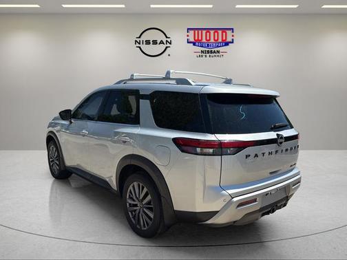 Brilliant Silver Metallic 2023 Nissan Pathfinder SL