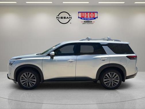 Brilliant Silver Metallic 2023 Nissan Pathfinder SL