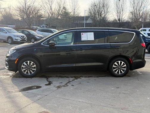 2023 Chrysler Pacifica Hybrid Touring L