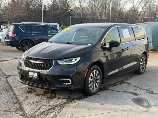 2023 Chrysler Pacifica Hybrid Touring L