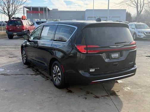 2023 Chrysler Pacifica Hybrid Touring L