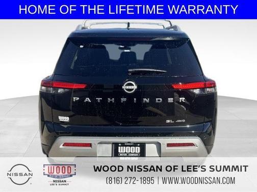 2025 Nissan Pathfinder SL