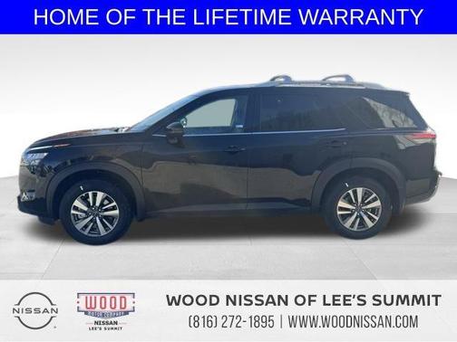 2025 Nissan Pathfinder SL