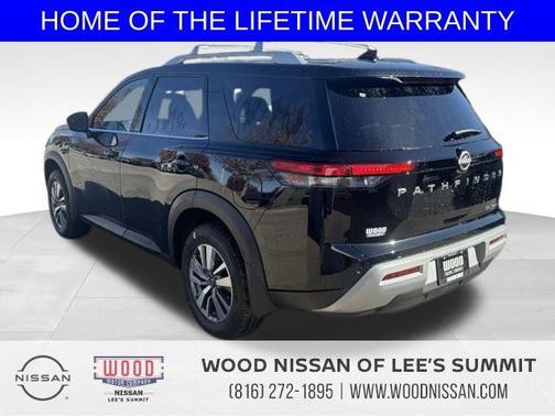 2025 Nissan Pathfinder SL