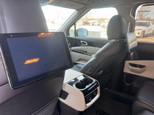 2022 Kia Carnival SX