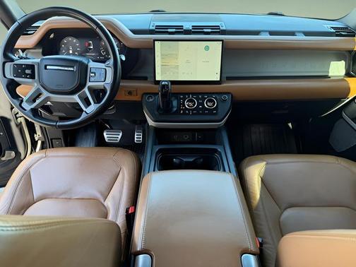 2023 Land Rover Defender SE