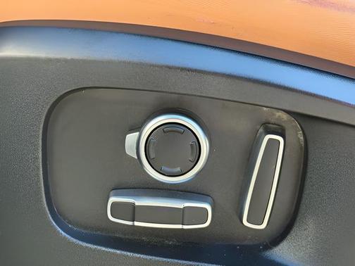 2023 Land Rover Defender SE