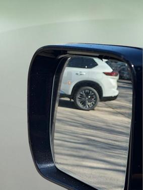 2023 Land Rover Defender SE