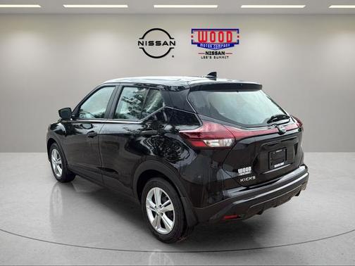 Super Black 2025 Nissan Kicks Play S