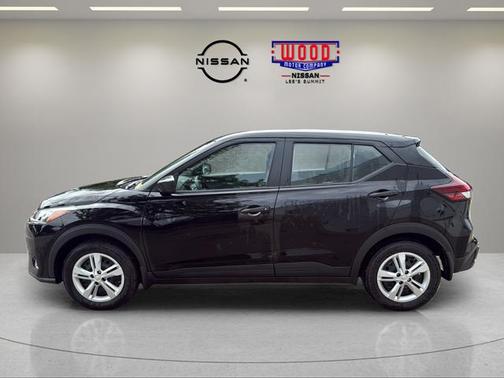 Super Black 2025 Nissan Kicks Play S