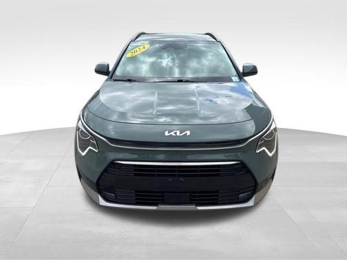 2024 Kia Niro SX