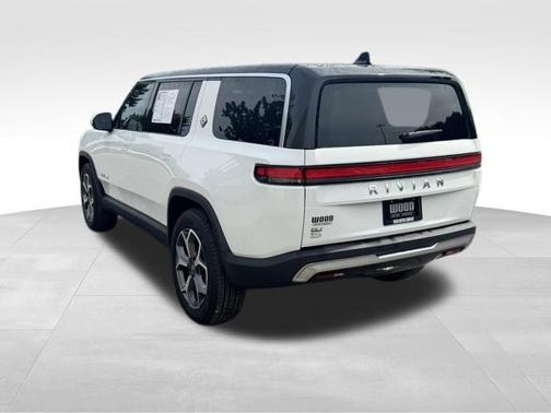 2024 Rivian R1S Adventure