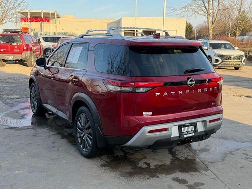 2022 Nissan Pathfinder SL