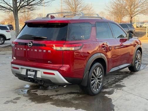 2022 Nissan Pathfinder SL