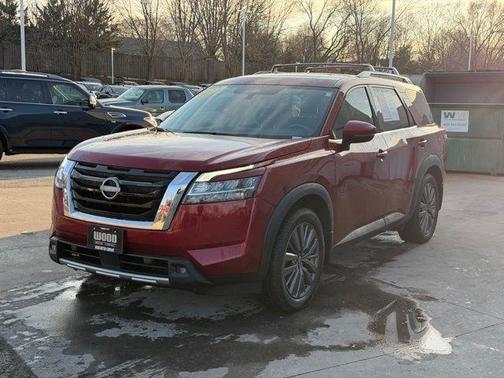 2022 Nissan Pathfinder SL