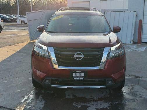 2022 Nissan Pathfinder SL