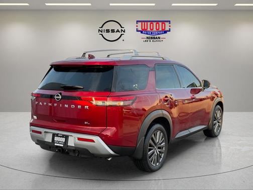 2022 Nissan Pathfinder SL