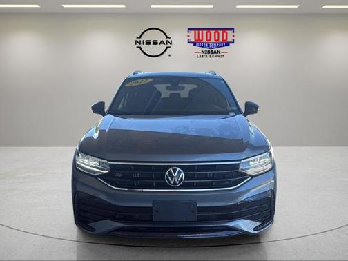 Platinum Gray Metallic 2022 Volkswagen Tiguan 2.0T SE R-Line Black