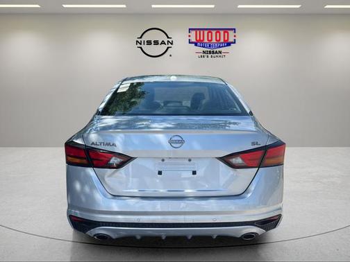 Brilliant Silver Metallic 2023 Nissan Altima 2.5 SL