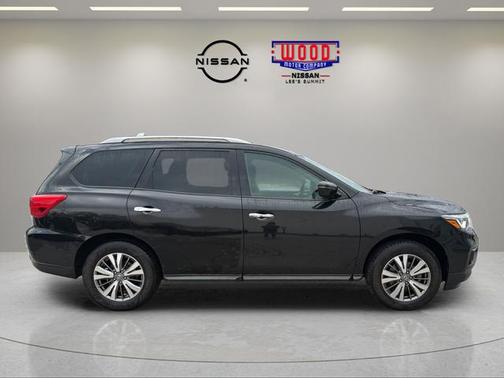 Magnetic Black Pearl 2020 Nissan Pathfinder SV