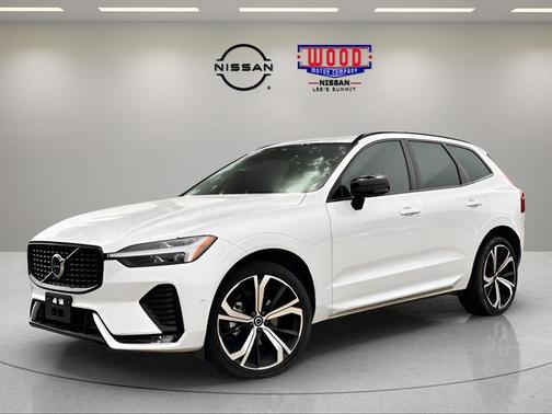 Crystal White 2025 Volvo XC60 B5 Ultra