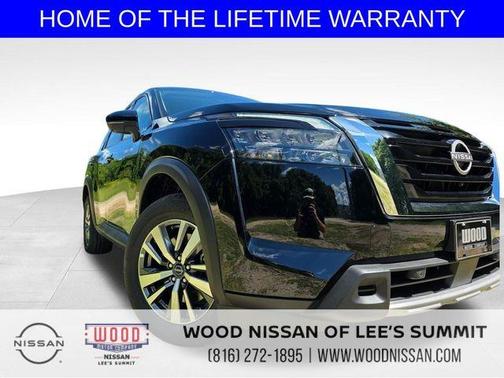 2025 Nissan Pathfinder SL