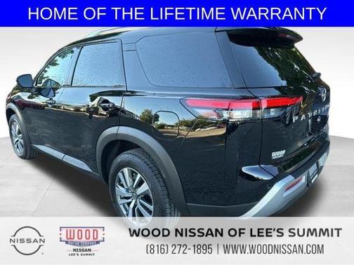 2025 Nissan Pathfinder SL