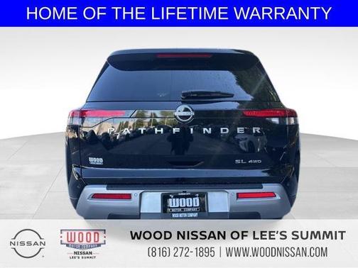 2025 Nissan Pathfinder SL