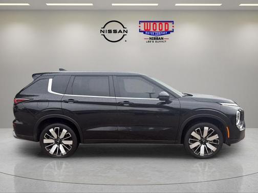 Black 2025 Mitsubishi Outlander SE