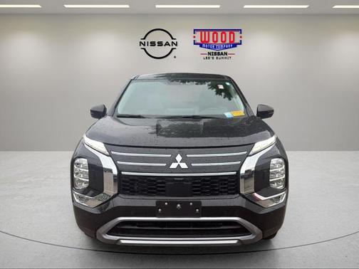 Black 2025 Mitsubishi Outlander SE