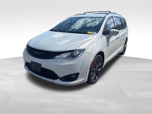 2020 Chrysler Pacifica Touring-L