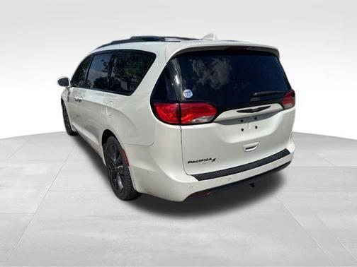 2020 Chrysler Pacifica Touring-L