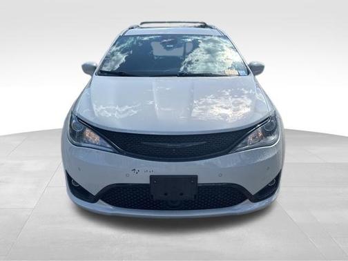 2020 Chrysler Pacifica Touring-L
