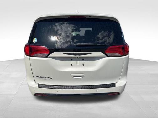 2020 Chrysler Pacifica Touring-L