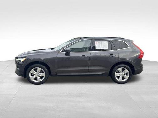 2022 Volvo XC60 B5 Momentum