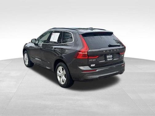 2022 Volvo XC60 B5 Momentum