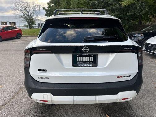 2026 Nissan Kicks SR