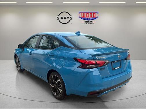 Arctic Blue Met 2025 Nissan Versa 1.6 SR