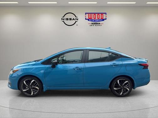 Arctic Blue Met 2025 Nissan Versa 1.6 SR
