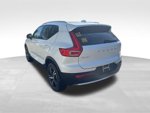 2023 Volvo XC40 B4 Core