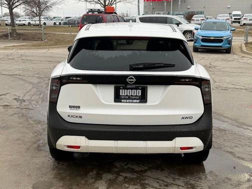 2025 Nissan Kicks SV