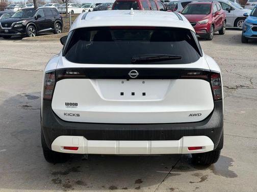 2025 Nissan Kicks SV