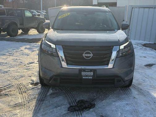 2023 Nissan Pathfinder SV